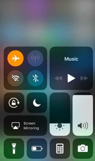 在 iPhone 上打開飛行模式以隱藏位置